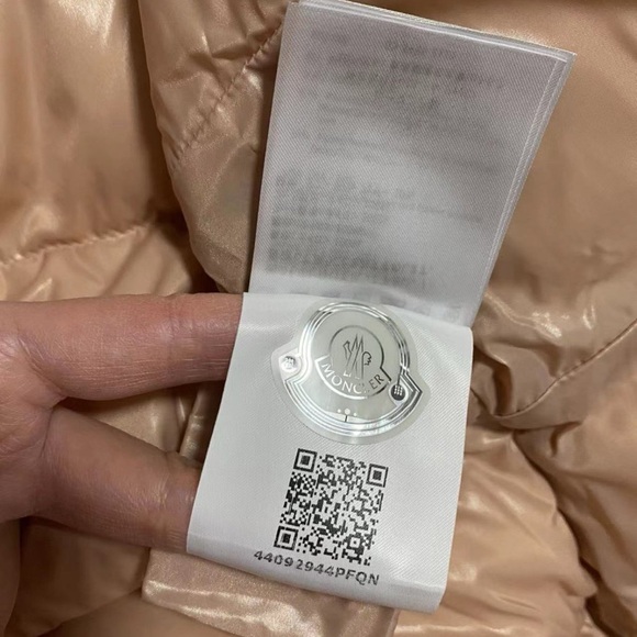 RARE AND AUTHENTIC MONCLER BELTED JACKET - Picture 3 of 8